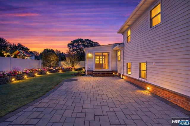 206 Harwood Place, Paramus, NJ 07652