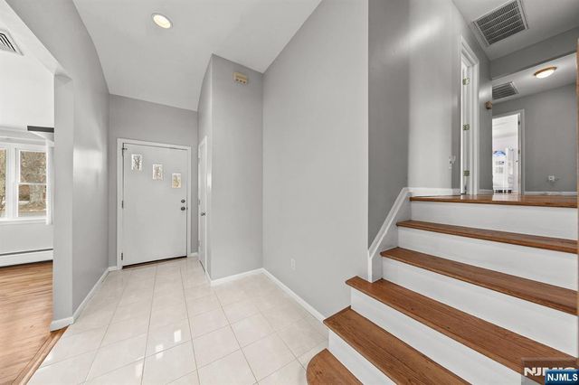 206 Harwood Place, Paramus, NJ 07652