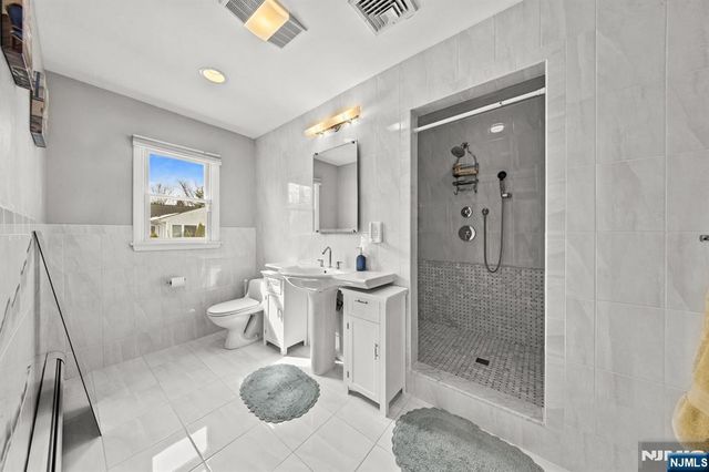 206 Harwood Place, Paramus, NJ 07652