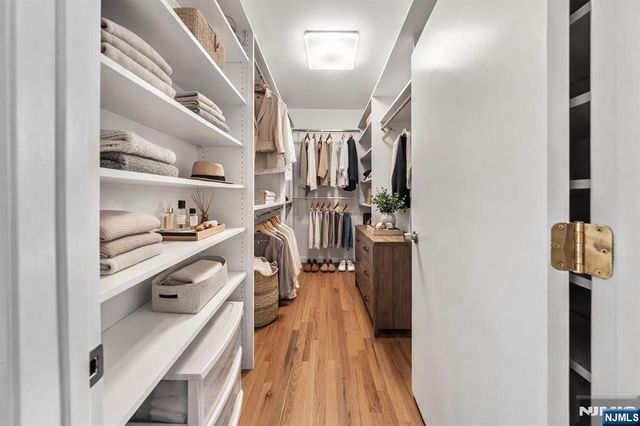 206 Harwood Place, Paramus, NJ 07652