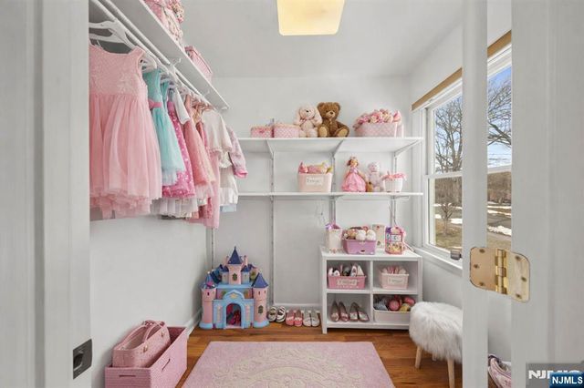 206 Harwood Place, Paramus, NJ 07652