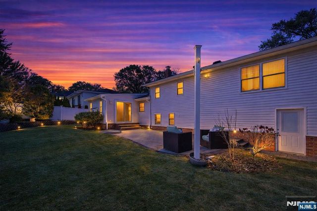 206 Harwood Place, Paramus, NJ 07652