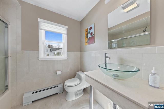 206 Harwood Place, Paramus, NJ 07652