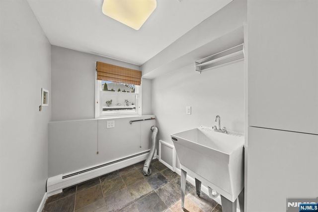 206 Harwood Place, Paramus, NJ 07652