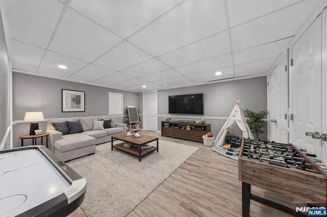 206 Harwood Place, Paramus, NJ 07652