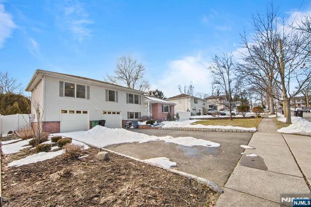 206 Harwood Place, Paramus, NJ 07652