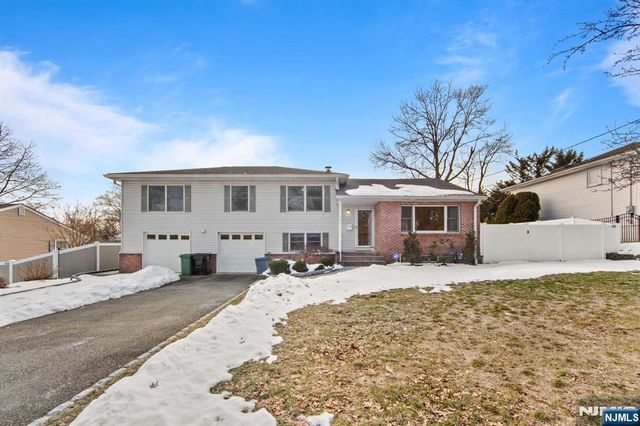 206 Harwood Place, Paramus, NJ 07652