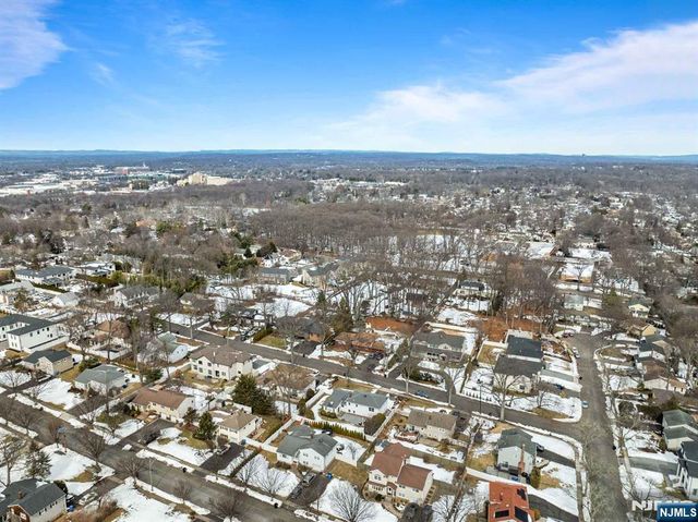 206 Harwood Place, Paramus, NJ 07652