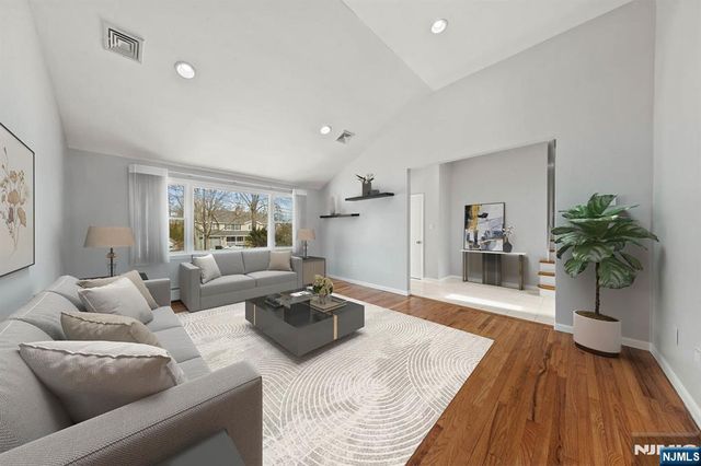 206 Harwood Place, Paramus, NJ 07652