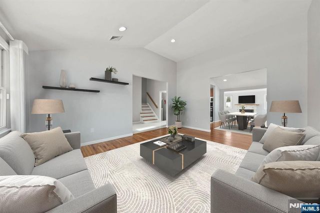 206 Harwood Place, Paramus, NJ 07652