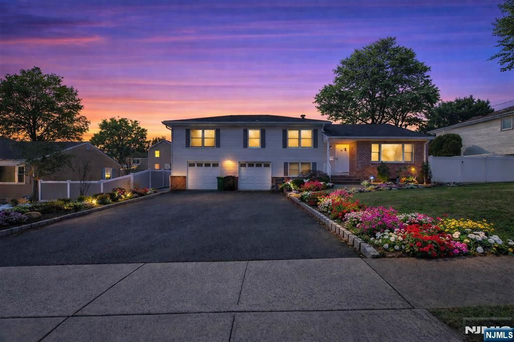 206 Harwood Place, Paramus, NJ 07652