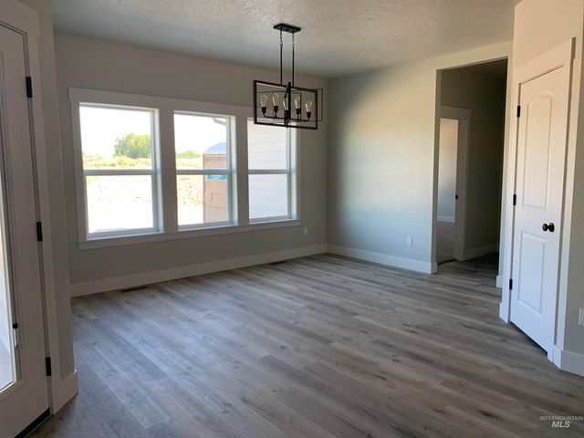4007 E Briggs Ct, Nampa, ID 83686