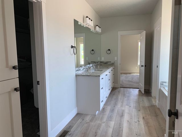 4007 E Briggs Ct, Nampa, ID 83686