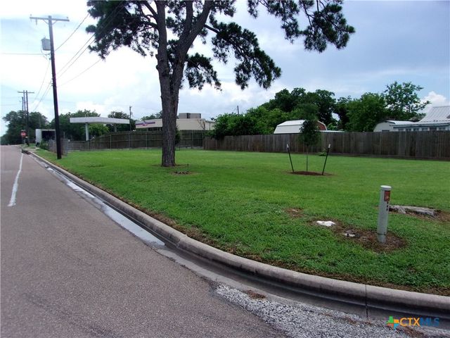 507 E River Street, Victoria, TX 77901