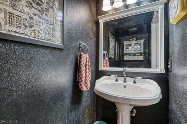 6227 Meadow Vista Lane, Las Vegas, NV 89103