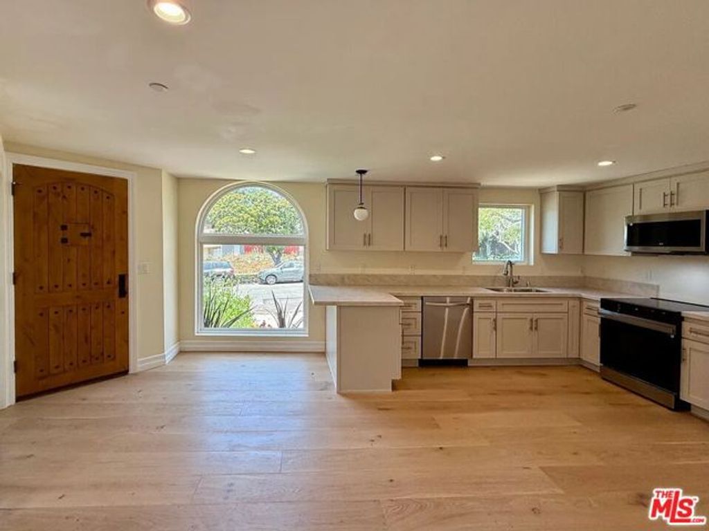2807 Dunleer Place A, Los Angeles, CA 90064