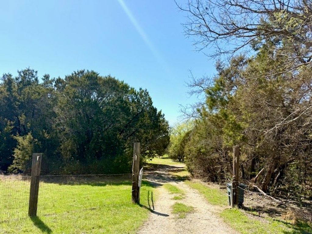 612 County Road 3570, China Spring, TX 76633