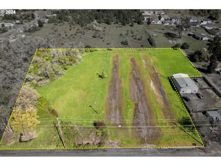 Ne RIFLE RANGE St, Roseburg, OR 97470