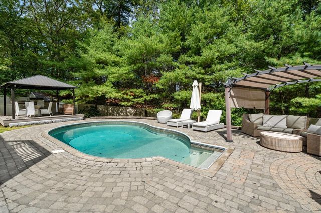 24 Old Connecticut Path, Ashland, MA 01721