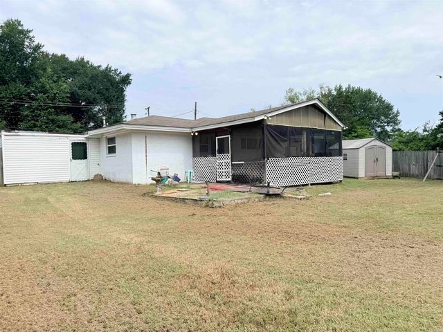 121 S. Laredo Ave., Russellville, AR 72801