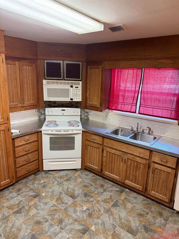 121 S. Laredo Ave., Russellville, AR 72801