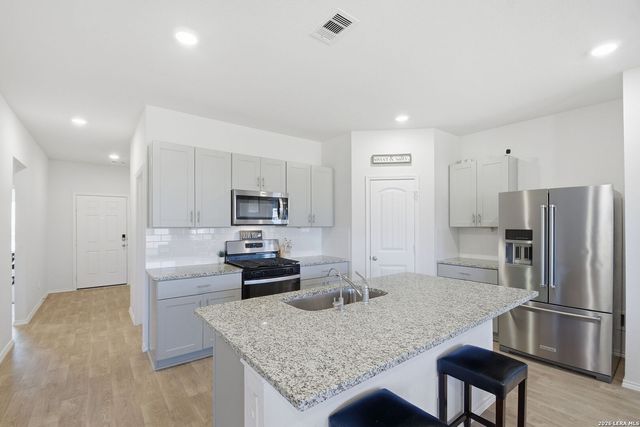 425 Lancebill Dr, Lockhart, TX 78644