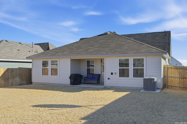 425 Lancebill Dr, Lockhart, TX 78644