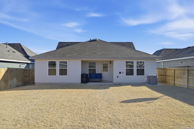 425 Lancebill Dr, Lockhart, TX 78644