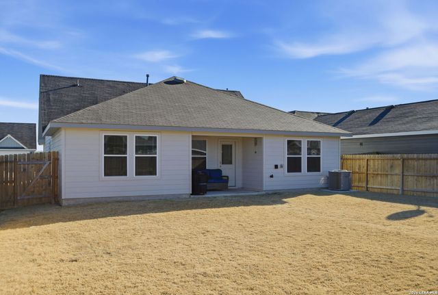 425 Lancebill Dr, Lockhart, TX 78644