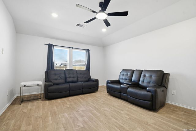 425 Lancebill Dr, Lockhart, TX 78644