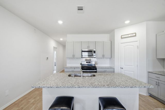 425 Lancebill Dr, Lockhart, TX 78644