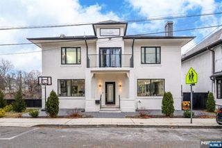88 Sterling Avenue, Weehawken, NJ 07086