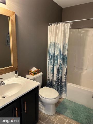 2129 DANVILLE DR, Pennsburg, PA 18073