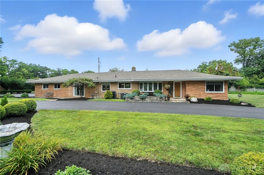 1579 Big Hill Road, Kettering, OH 45429