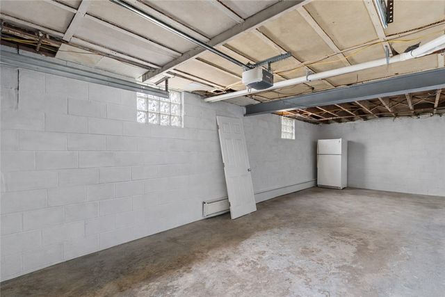 2020 Mckinney Rd, Monroeville, PA 15146