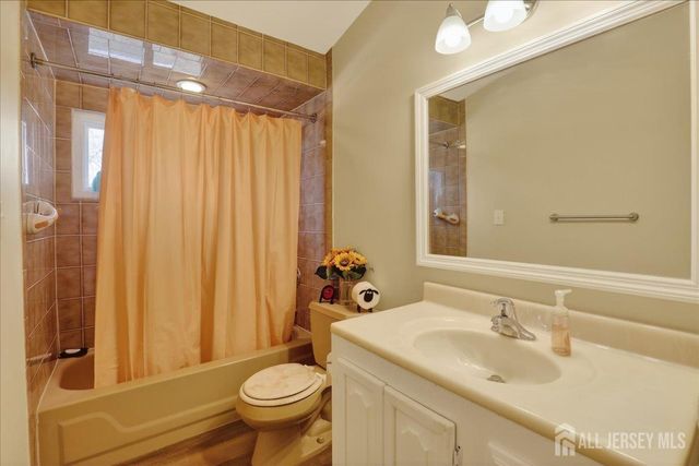 62 Stevens Avenue, Old Bridge, NJ 08857