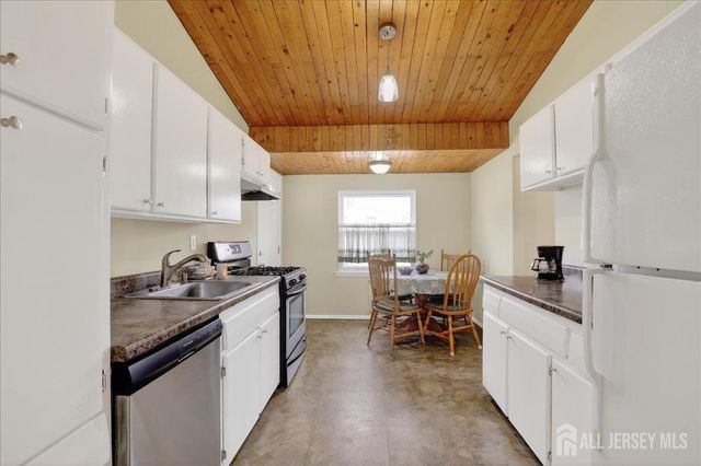 62 Stevens Avenue, Old Bridge, NJ 08857