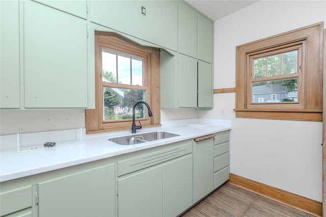 1448 Thompson Avenue, Des Moines, IA 50316