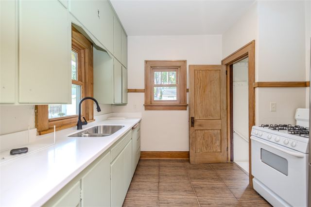 1448 Thompson Avenue, Des Moines, IA 50316