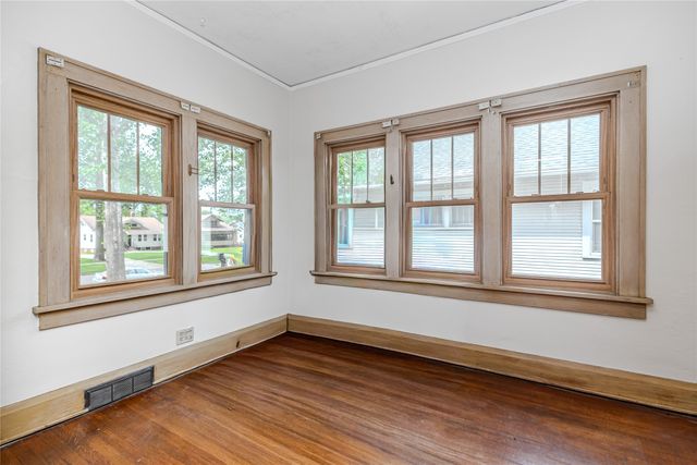1448 Thompson Avenue, Des Moines, IA 50316