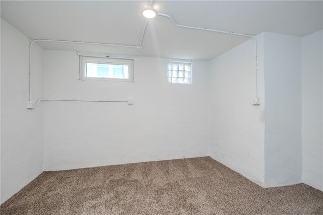 1448 Thompson Avenue, Des Moines, IA 50316