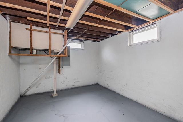 1448 Thompson Avenue, Des Moines, IA 50316