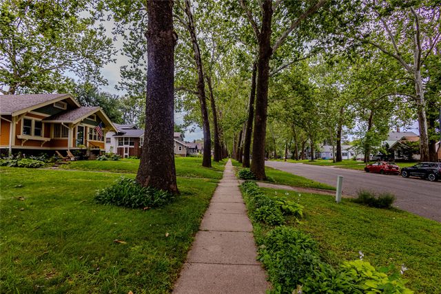 1448 Thompson Avenue, Des Moines, IA 50316