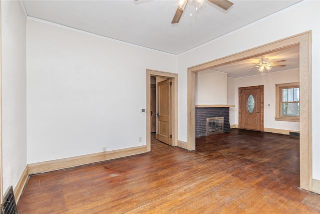 1448 Thompson Avenue, Des Moines, IA 50316