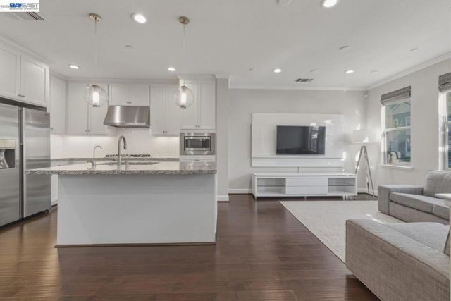 520 Sandalwood Dr, Livermore, CA 94551