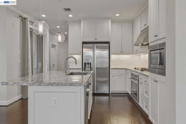 520 Sandalwood Dr, Livermore, CA 94551