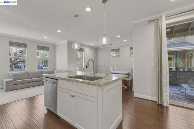 520 Sandalwood Dr, Livermore, CA 94551