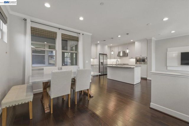 520 Sandalwood Dr, Livermore, CA 94551