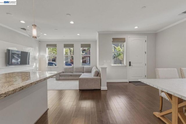 520 Sandalwood Dr, Livermore, CA 94551