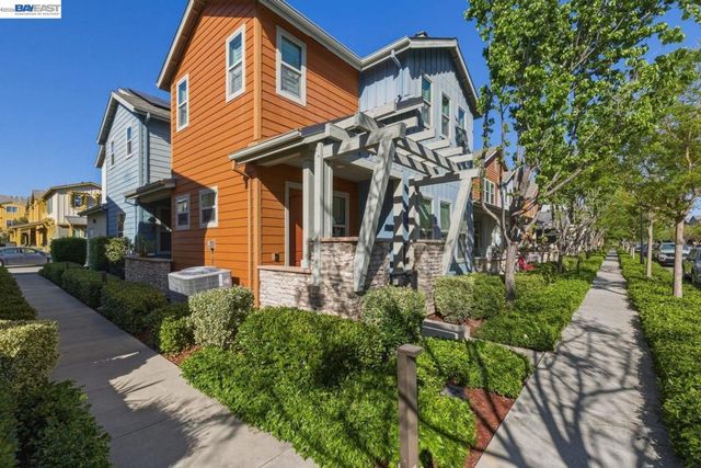 520 Sandalwood Dr, Livermore, CA 94551